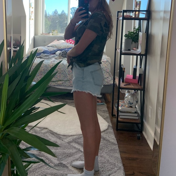 Cute Light Blue Jean Shorts Size 6 — frayed bottoms - Picture 4 of 6